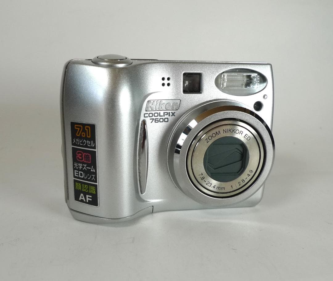 美品★単三電池で動く★Nikon COOLPIX 7600 シルバー 動作確認済