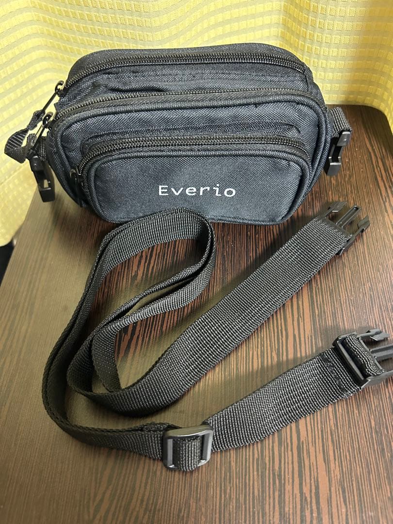 JVC ビデオカメラ　Everio GZ-E265 専用ケース付き！