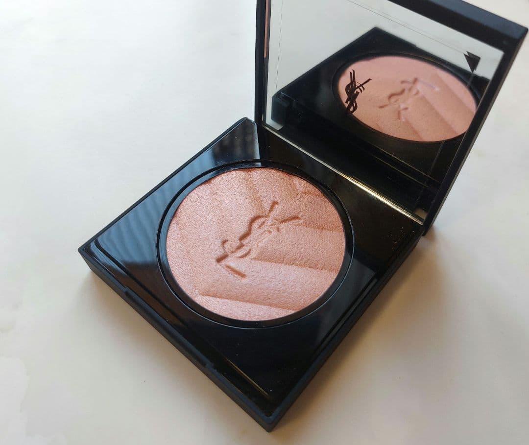 イヴ・サンローラン　オールアワーズ ハイパールミナイザー　フェイスパウダー　03