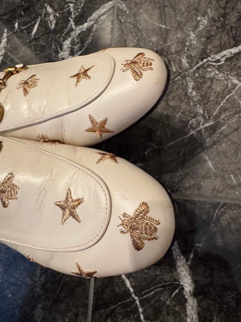 最終値下げ　Gucci 白ミュール 星と蜂刺繍　グッチ