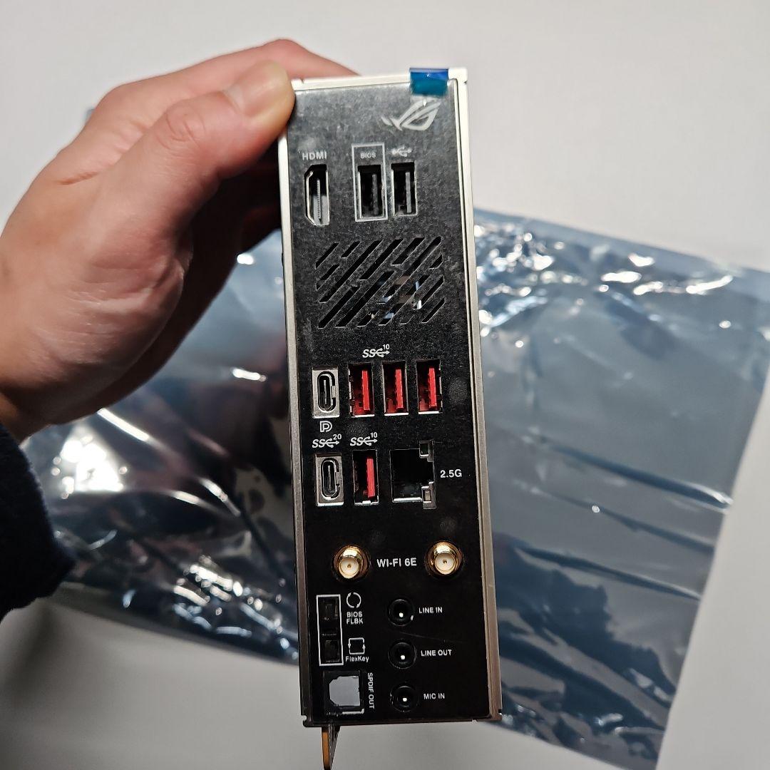 マザーボード ASUS ROG STRIX B650E-I GAMING WIFI