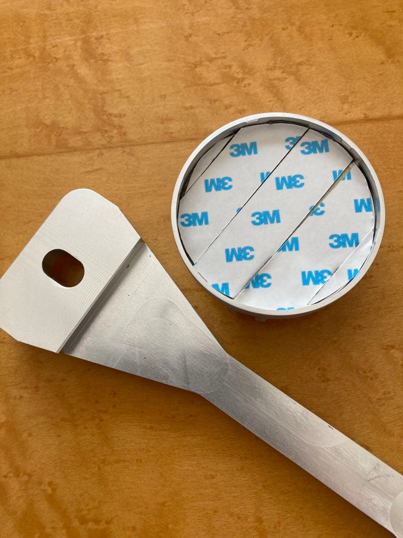 FJクルーザー用アルミ切り出しバッテリーマウントブラケットとキャップ