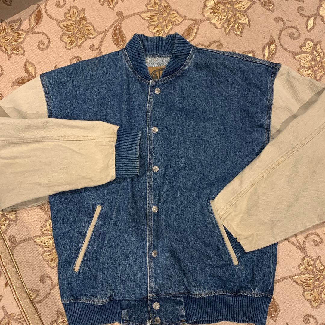 ディズニーアラジンのスタジャン