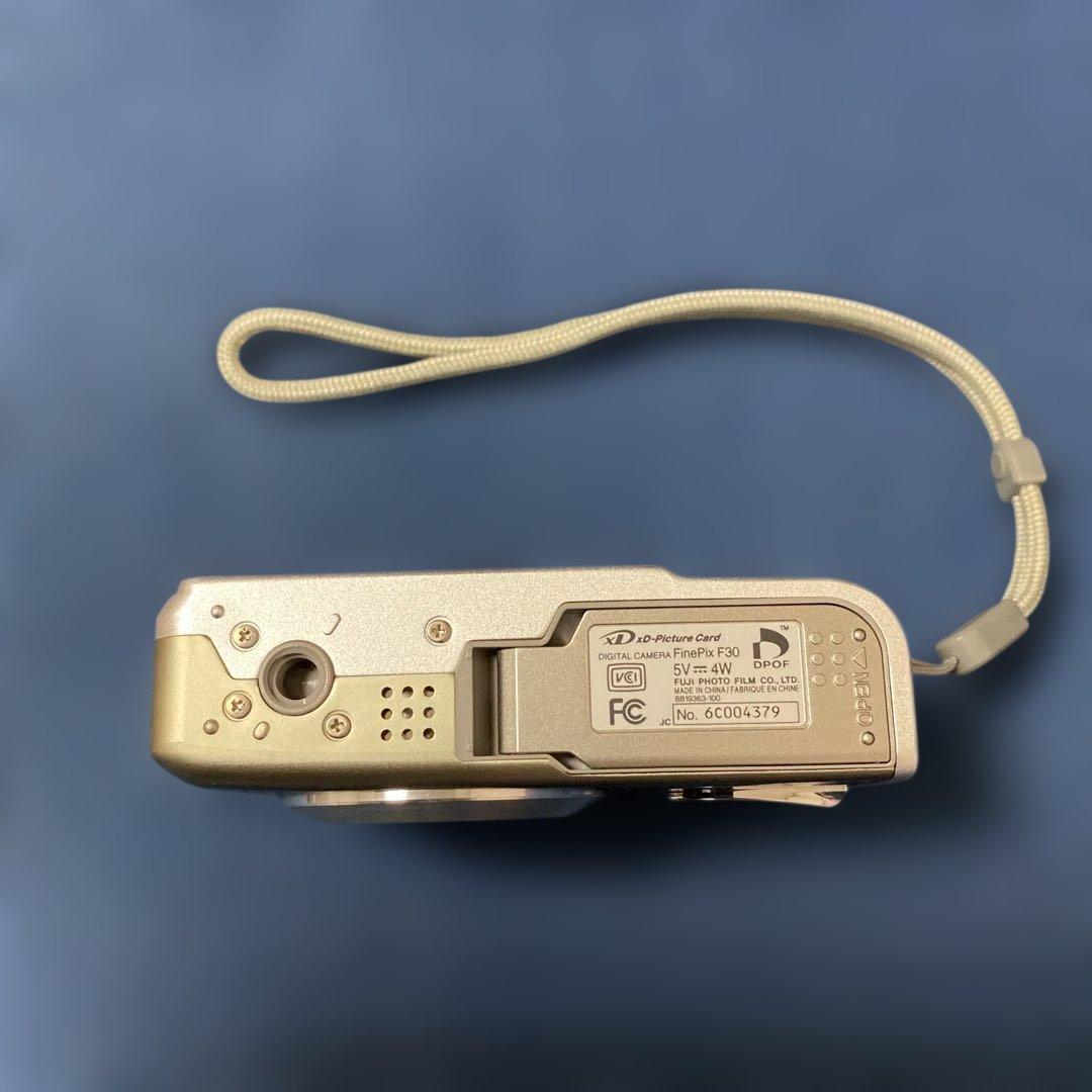 Fujifilm FinePix F30 デジタルカメラ　中古品