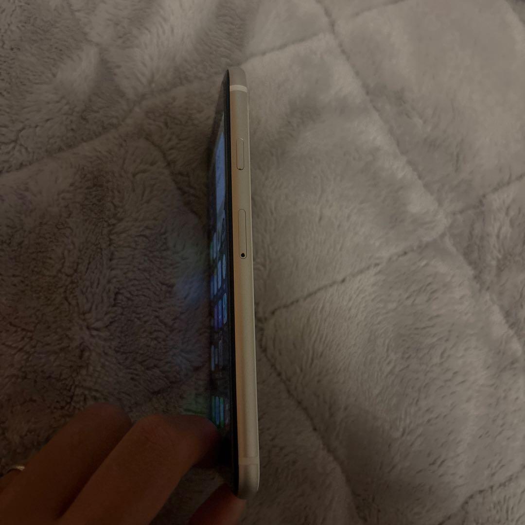 Apple iPhone SE第二世代ホワイト 本体