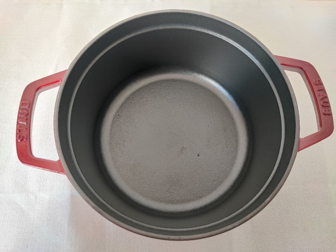 staub　ピコココットラウンド 22 チェリー