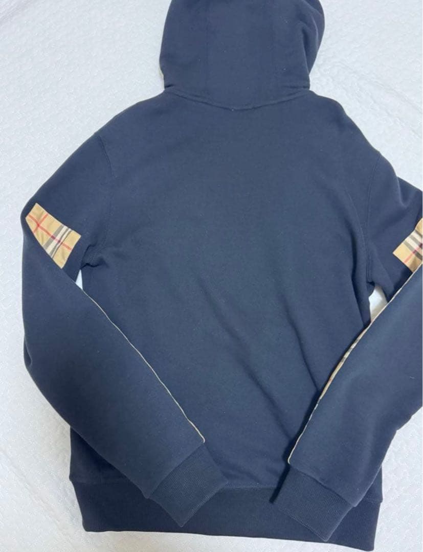 バーバリー パーカー　チェック　黒