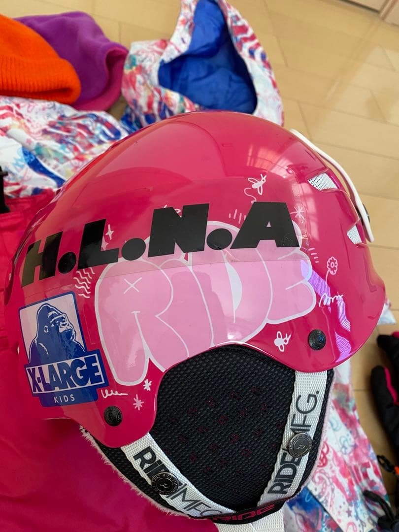 子ども用スキーウェア、アクセサリー、ヘルメットセット