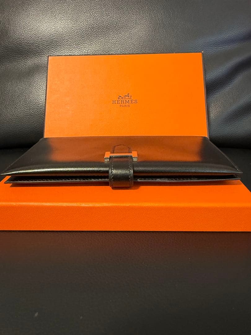 ル*ス様 本物保証！HERMES べアンボックスカーフ黒 長財布 箱付き！極美品