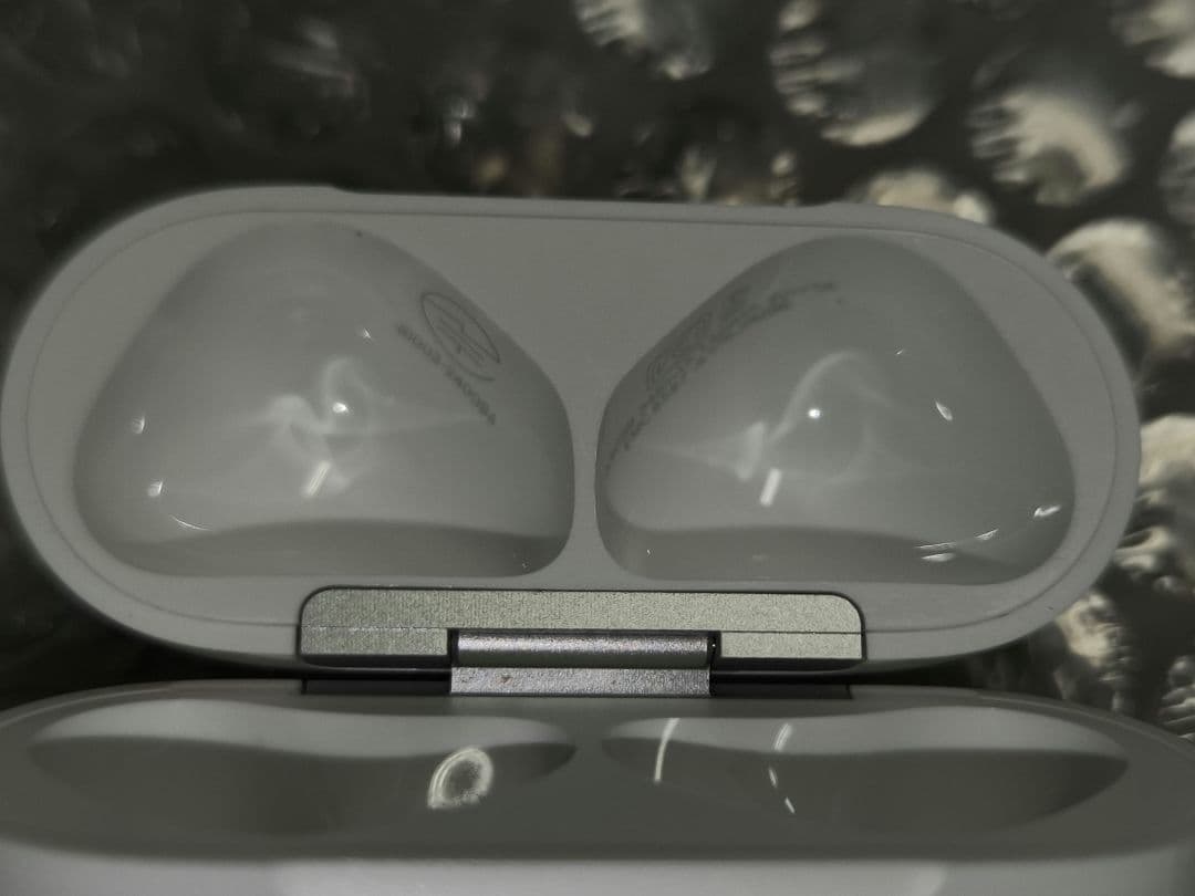 Apple AirPods4 ノイキャン搭載 ★中古品