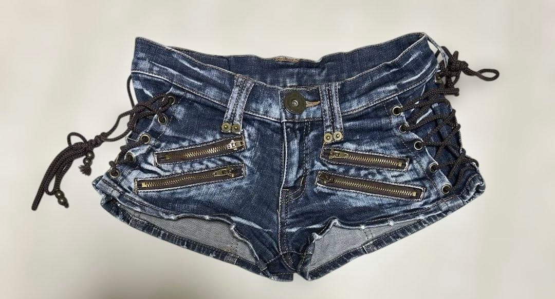 d.i.a. デニムショートパンツ ジッパーポケット付き