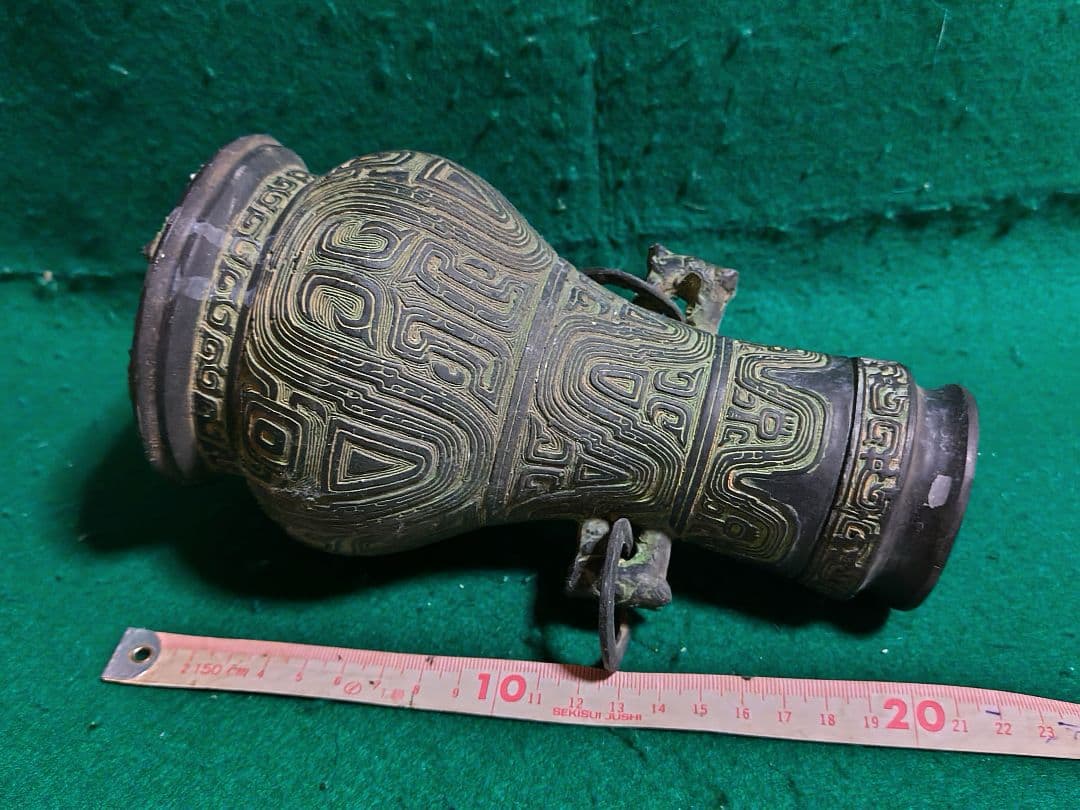 幾何学模様の銅製花瓶　蓋付壺　中国製