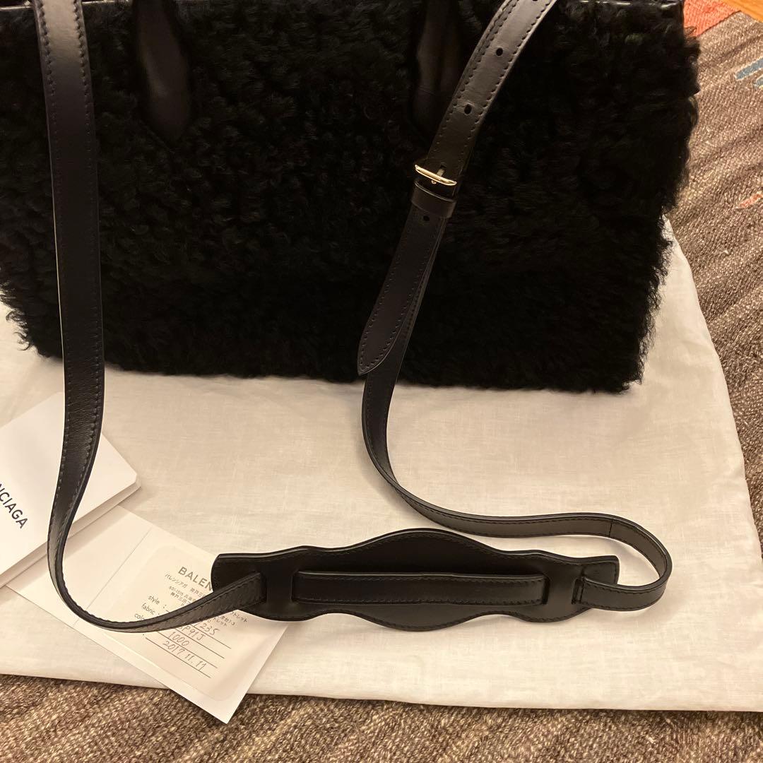 最終値下げ！バレンシアガ　パドロックヌードムートンバッグ