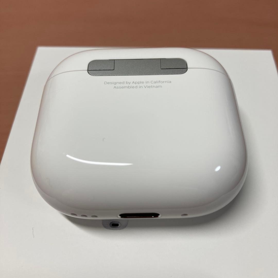 AirPods 4 ノイキャンモデル 保証残り有 ESRケース付き12/1日購入