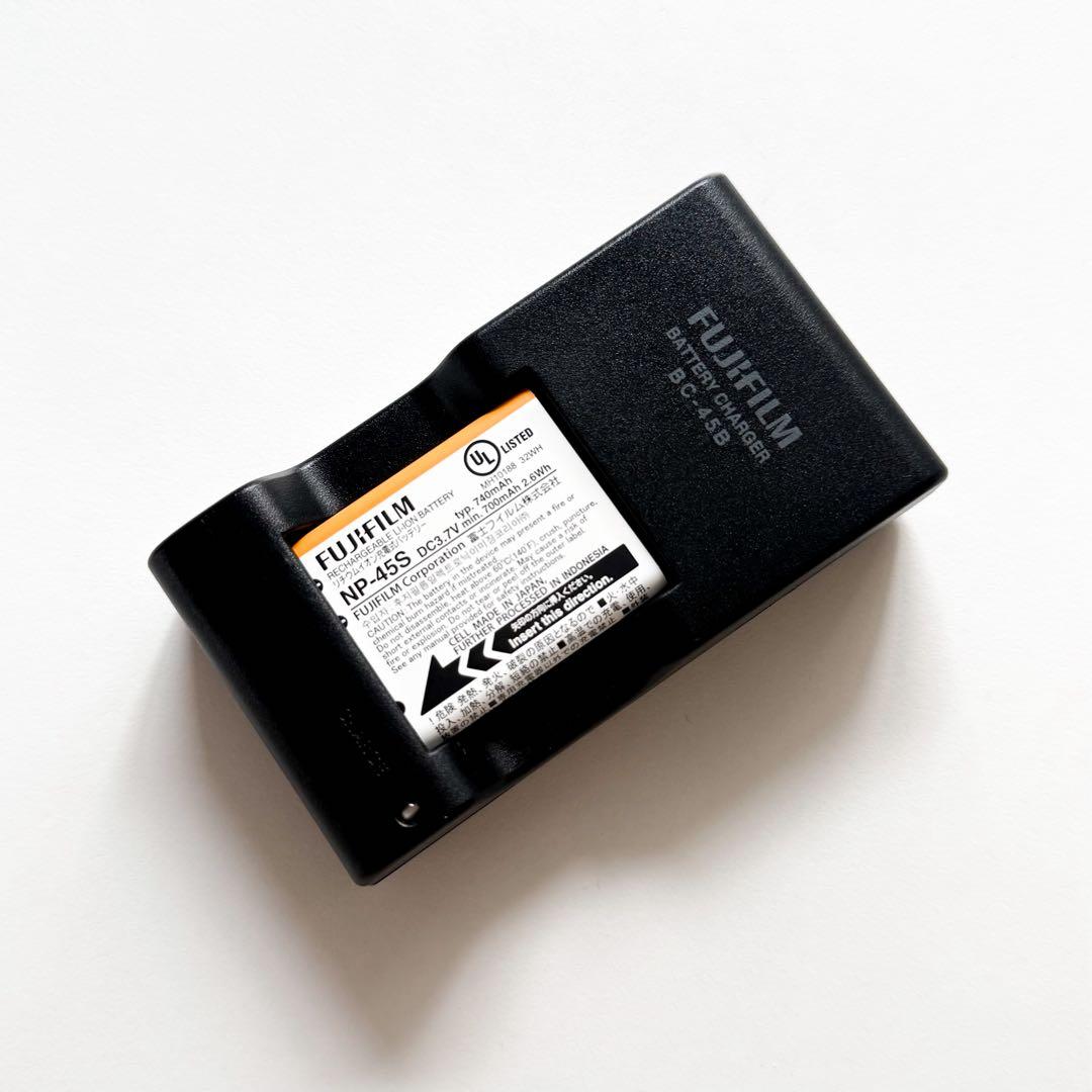 【美品】FUJIFILM 16メガピクセル コンパクトデジタルカメラ