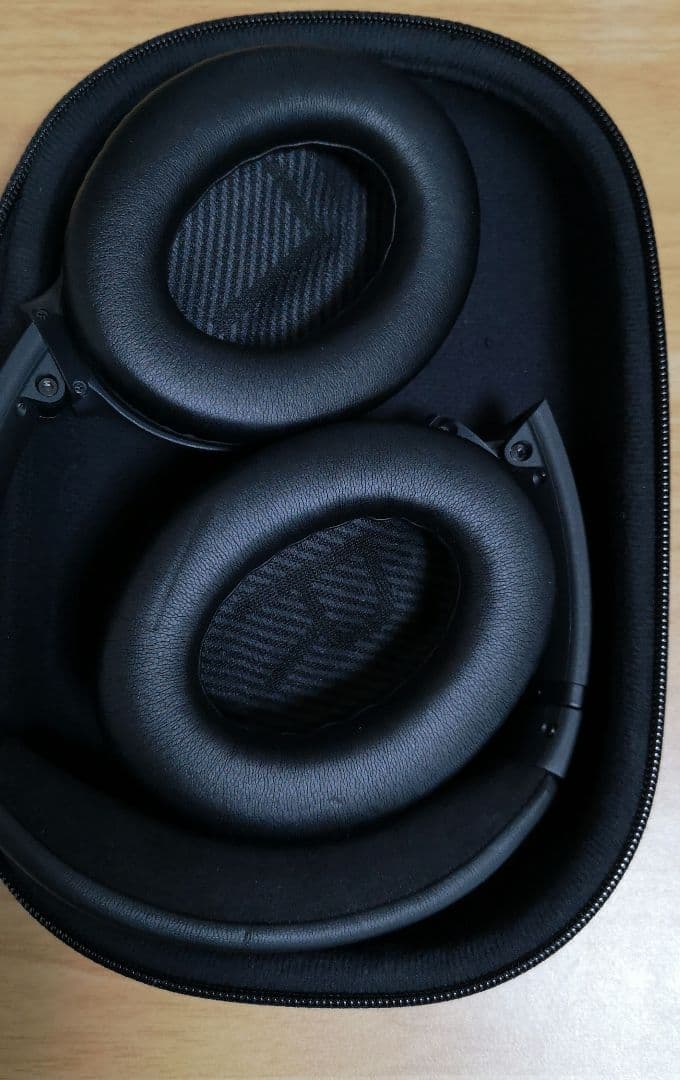 BOSE QuietComfort 35 wireless headphone…