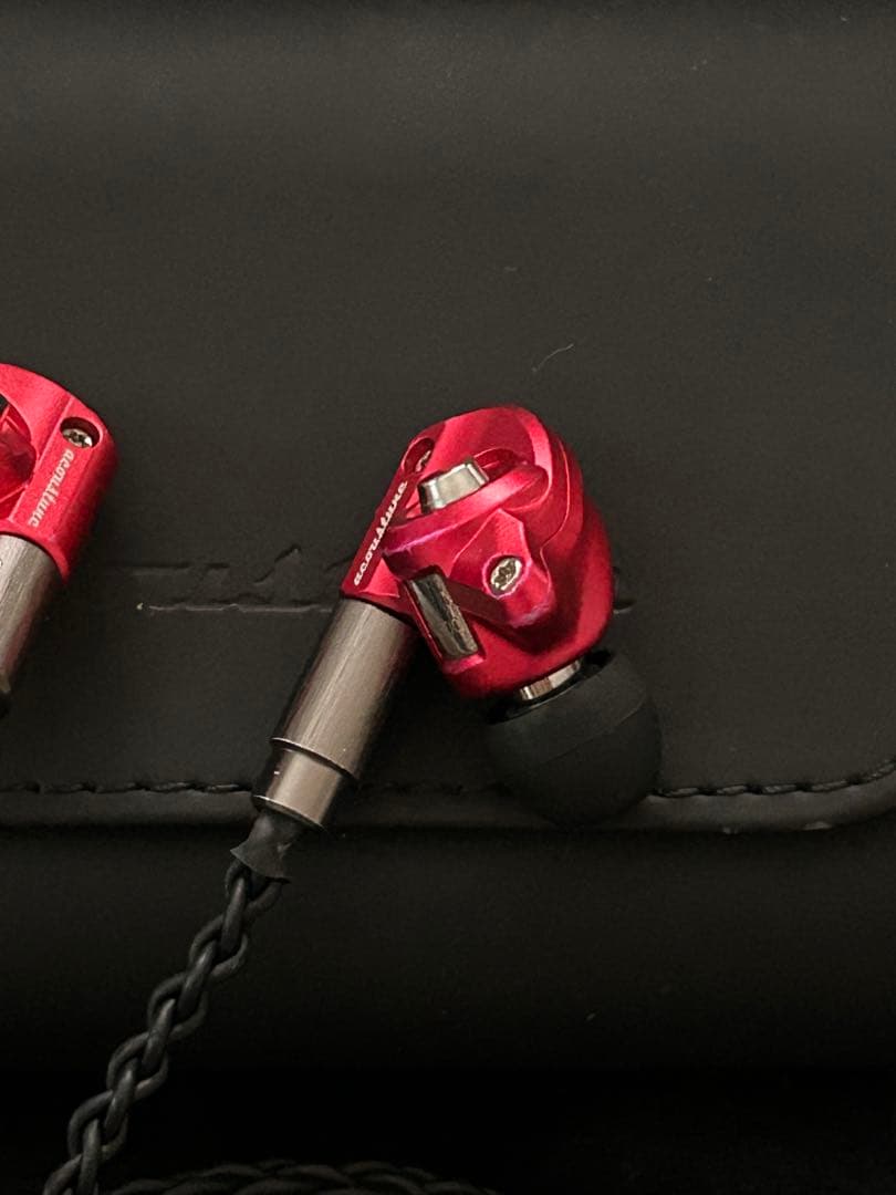 リケーブル可能インイヤーイヤフォン　HS1300SS