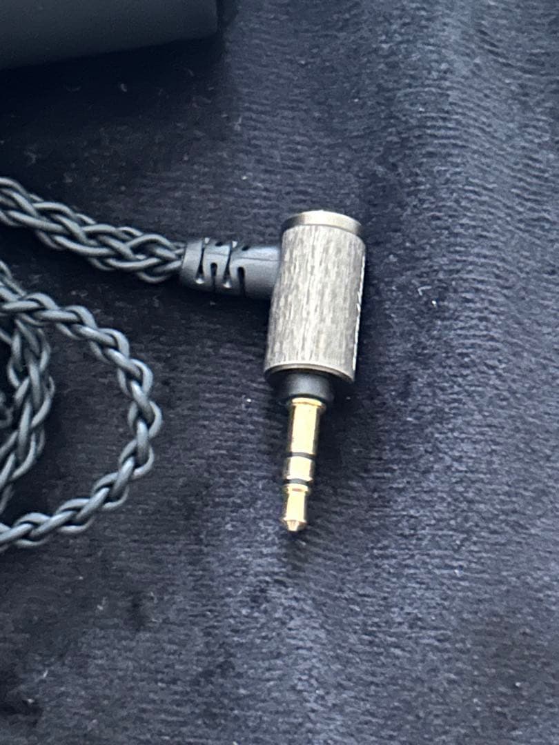 リケーブル可能インイヤーイヤフォン　HS1300SS