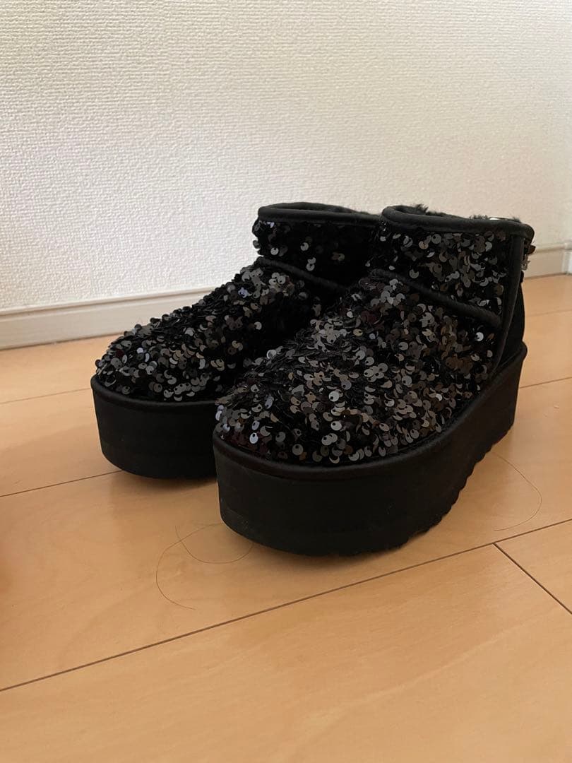 UGG ウルトラミニ　チャンキーシークインレア　入手困難