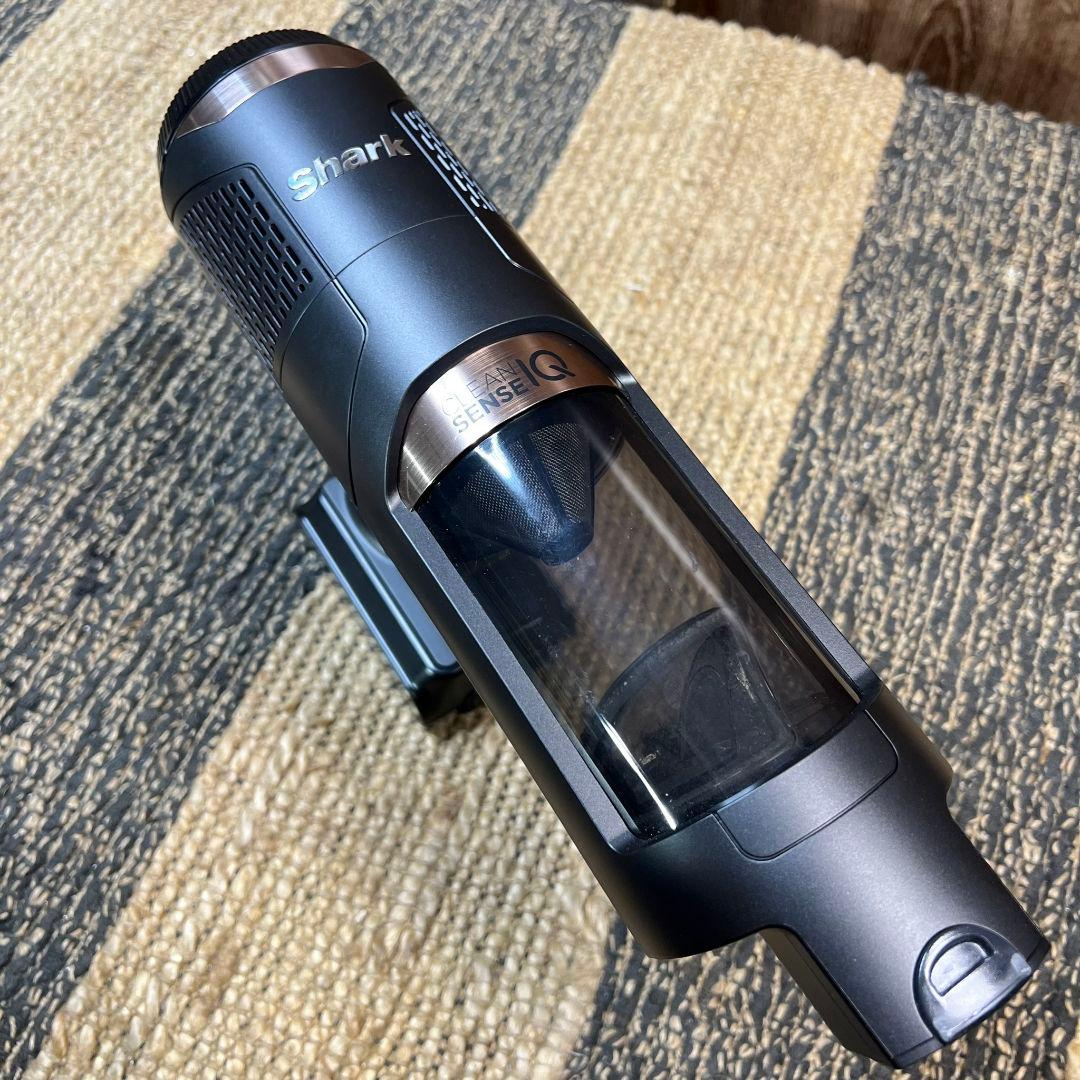 e677☆ Clean Sense iQ ライトチタニウム　掃除機　自動吸引