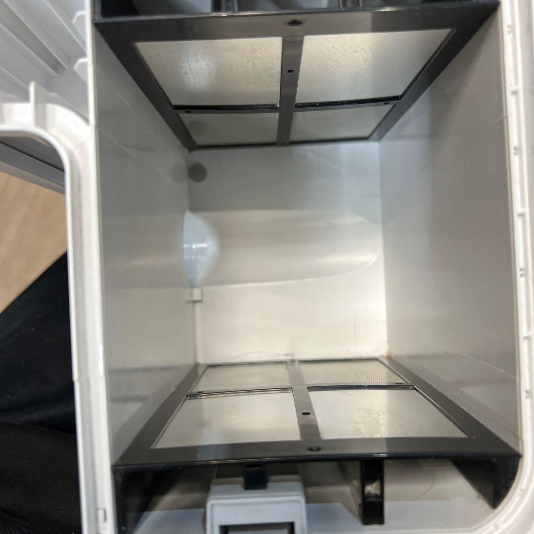 e677☆ Clean Sense iQ ライトチタニウム　掃除機　自動吸引