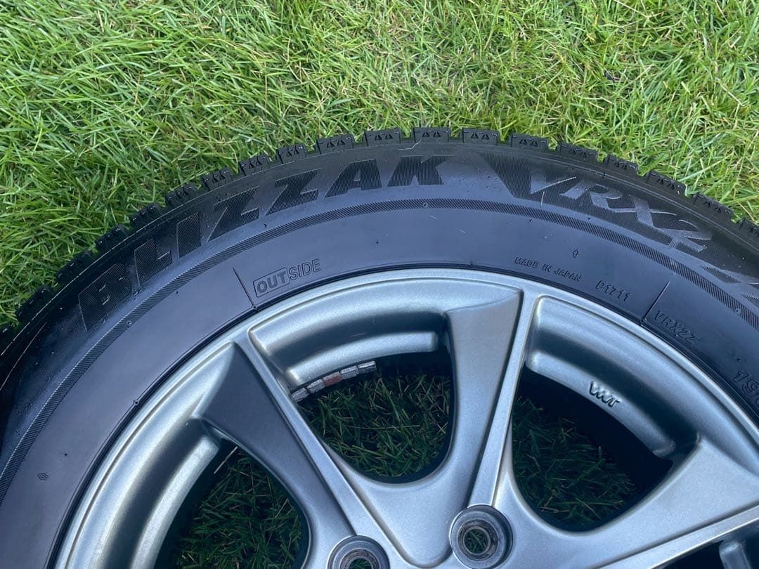 走行距離少★美品スタッドレス タイヤ & ホイール4本