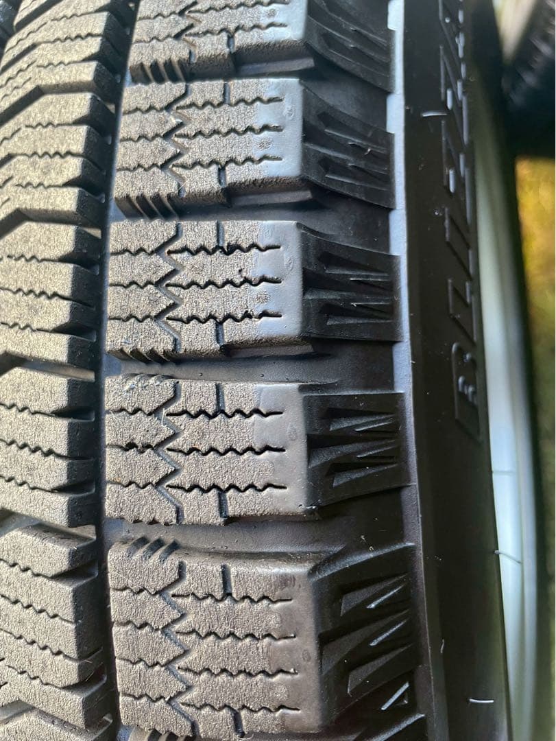 走行距離少★美品スタッドレス タイヤ & ホイール4本