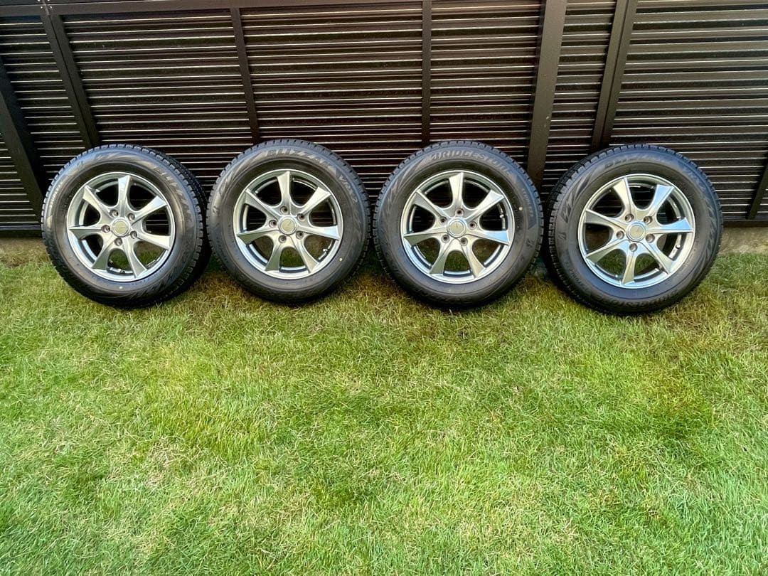 走行距離少★美品スタッドレス タイヤ & ホイール4本