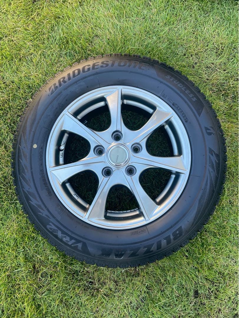 走行距離少★美品スタッドレス タイヤ & ホイール4本