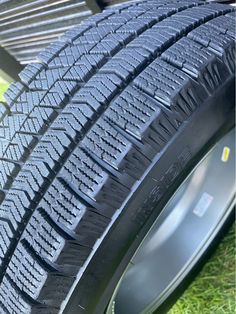 走行距離少★美品スタッドレス タイヤ & ホイール4本