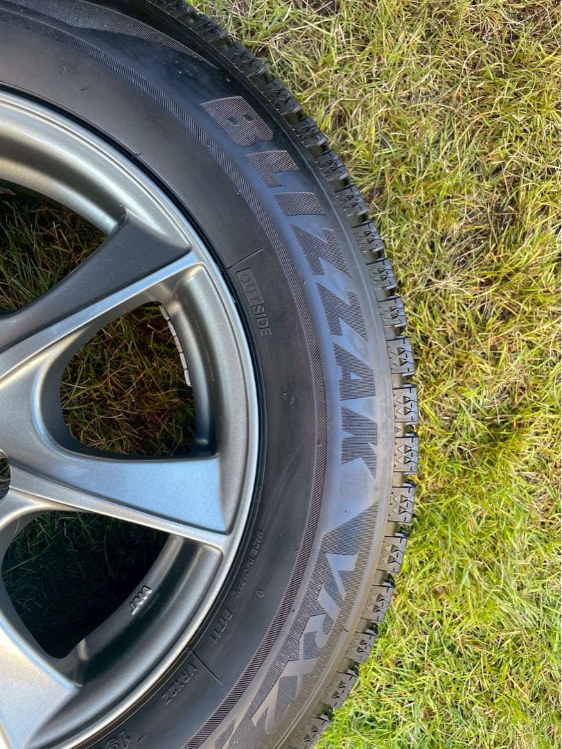 走行距離少★美品スタッドレス タイヤ & ホイール4本