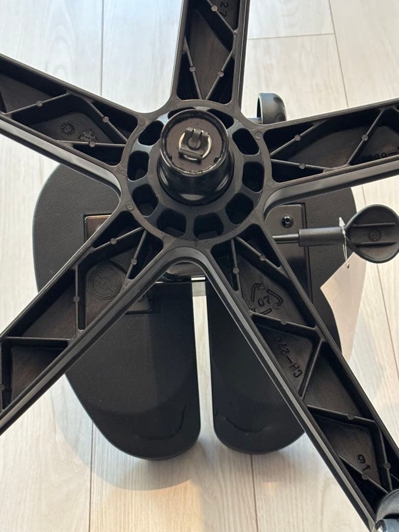 アーユルチェア　オクトパス　ブラック　体圧分散マット付