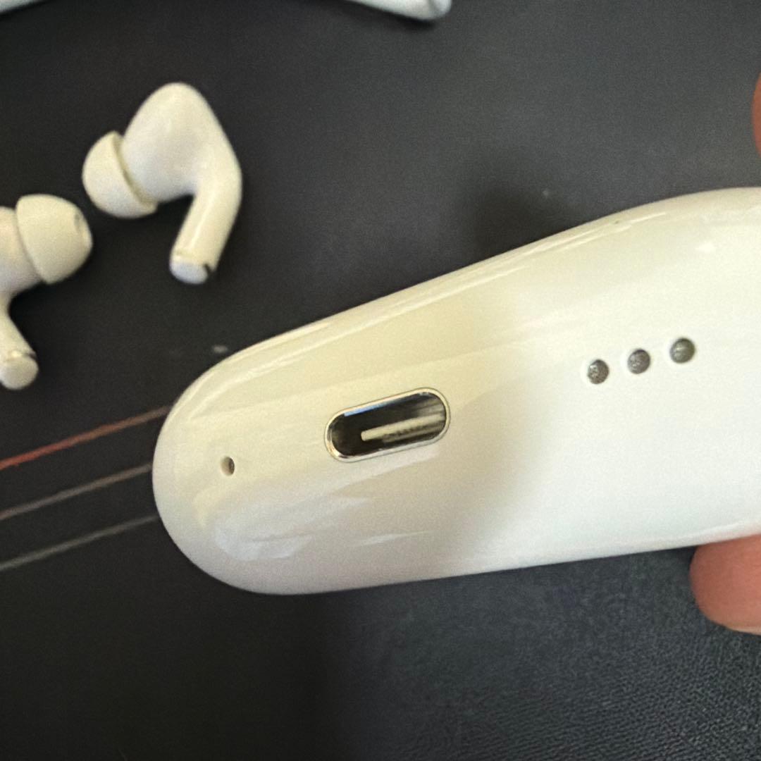 AirPods pro（第二世代）ホワイト 充電ケーブル付き箱無し