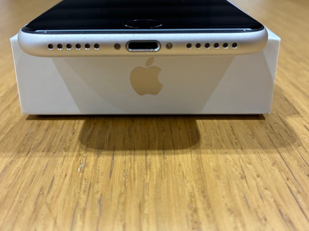 【美品】 アイフォン iPhone SE (第3世代)スターライト 64GB