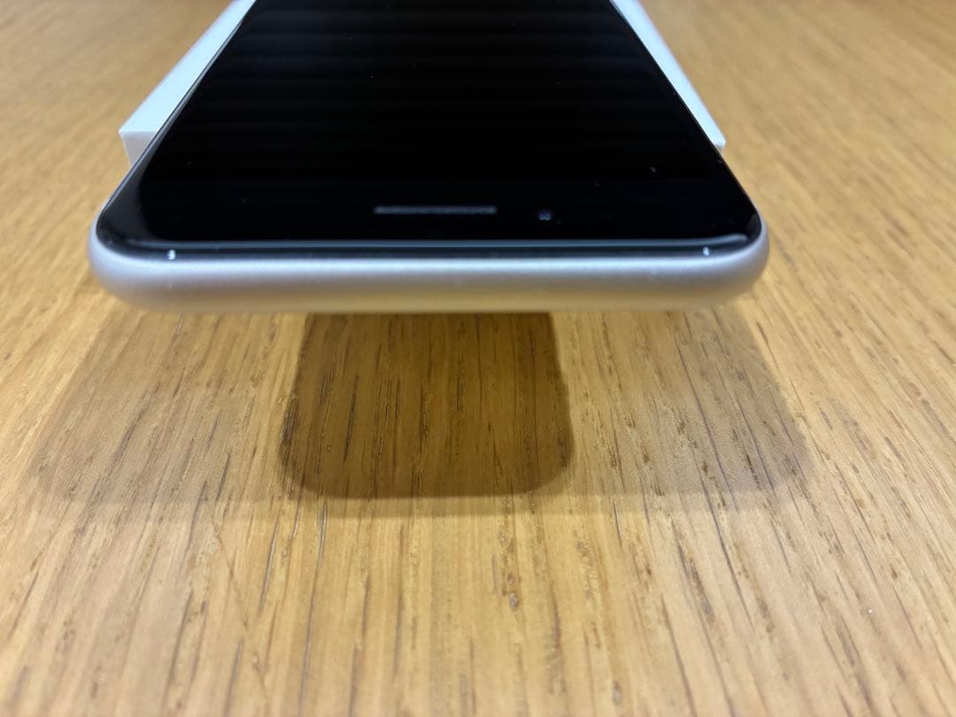 【美品】 アイフォン iPhone SE (第3世代)スターライト 64GB