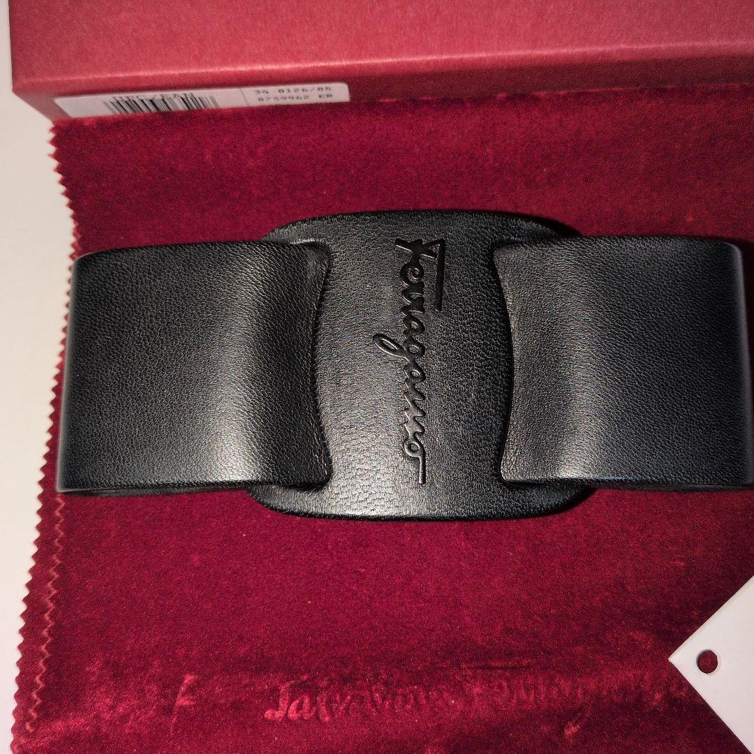 Salarone Ferragamo ブラックレザー バレッタ