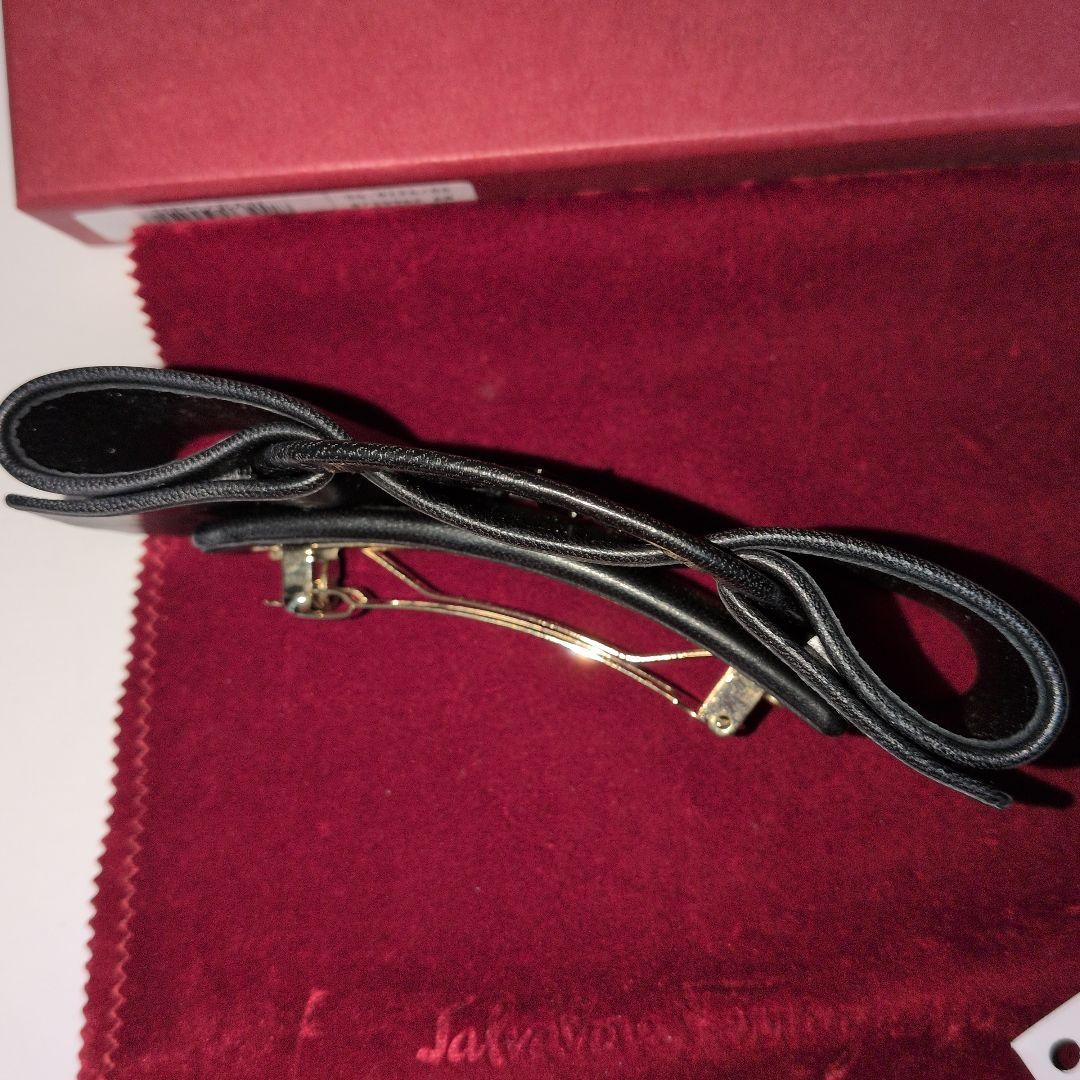 Salarone Ferragamo ブラックレザー バレッタ