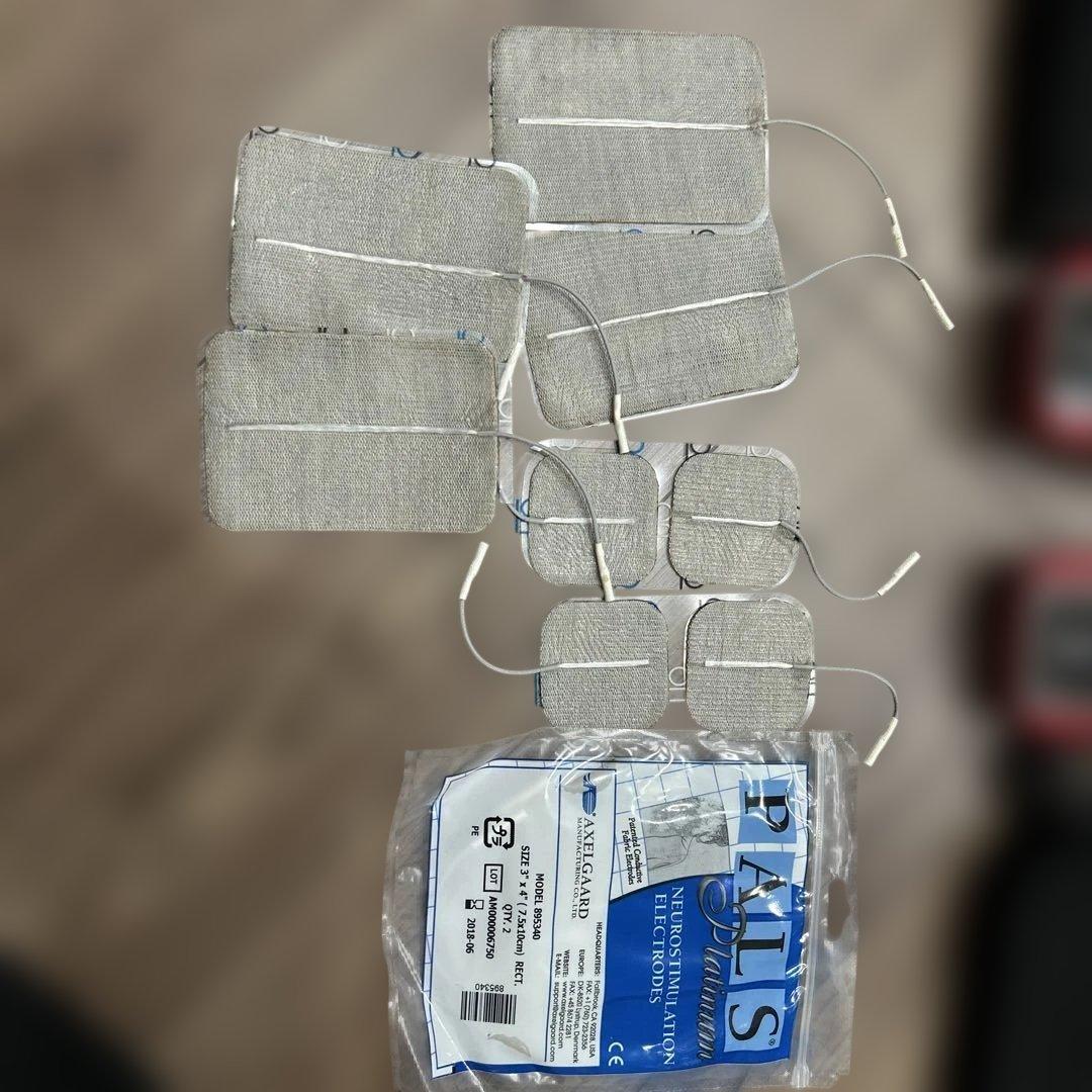 【美品】伊藤超短波　1台の価格で2台STYLIFT ボディ・フェイスケアデバイス