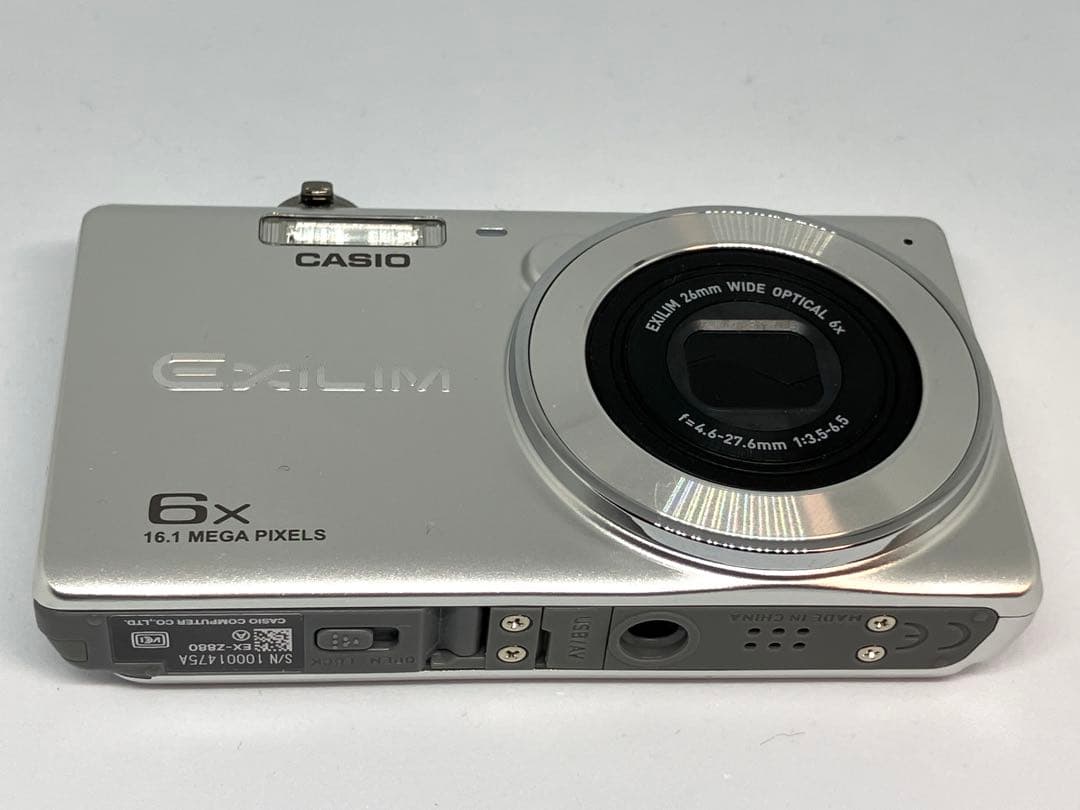 【美品】CASIO カシオ EXILIM EX-Z880 シルバー デジカメ