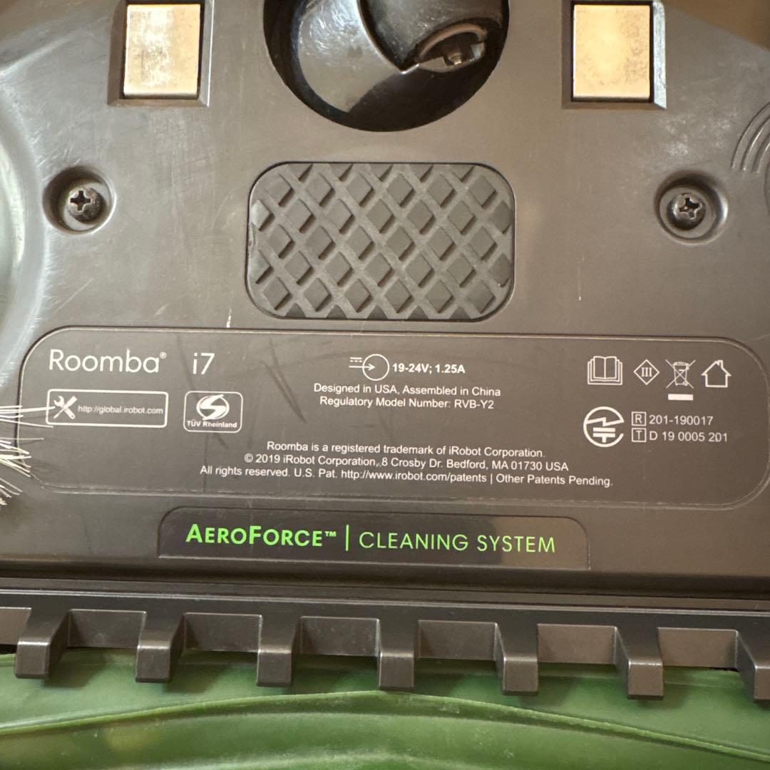 iRobot Roomba i7 本体