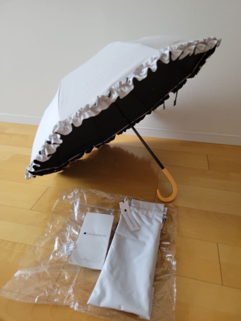 今期美品 サンバリア100 折りたたみ 日傘 2段折 フリル