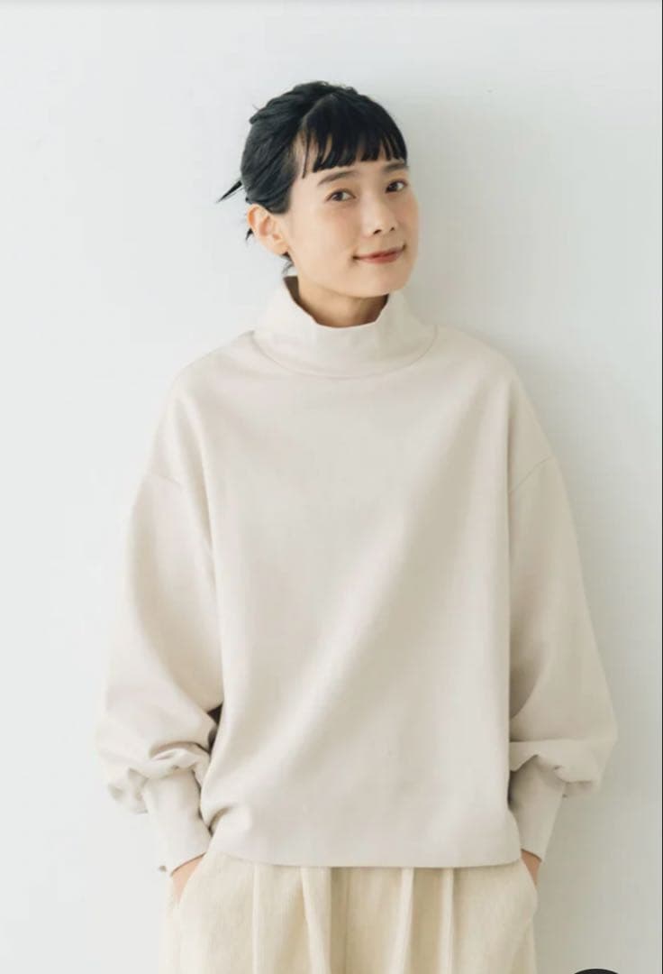 くらすこと+to ハイネックプルオーバー　ベージュ