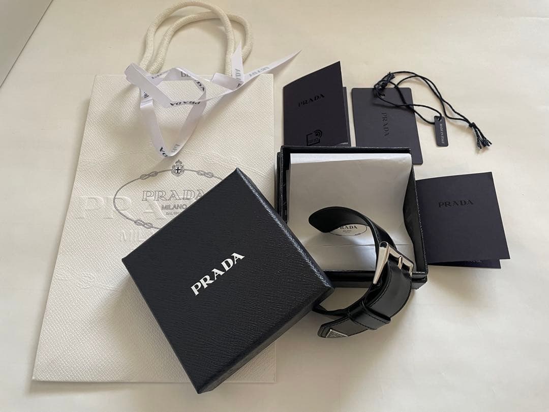 【新品未使用】PRADA アームレザーカフ レザー シルバー金具 レディース