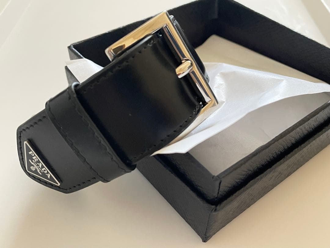 【新品未使用】PRADA アームレザーカフ レザー シルバー金具 レディース