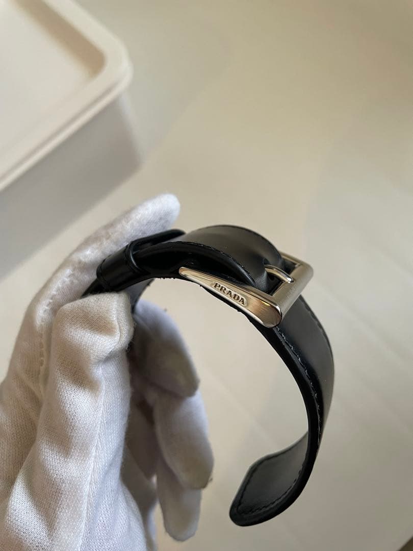 【新品未使用】PRADA アームレザーカフ レザー シルバー金具 レディース