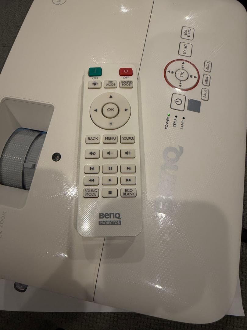 BenQ TH671ST 短焦点プロジェクター