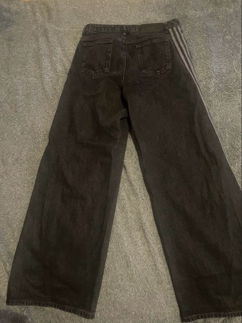 試着のみ　adidasデニム　32サイズ