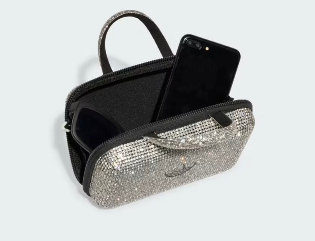 アディダス　adidas ラインストーンクラッチバッグ　完売品