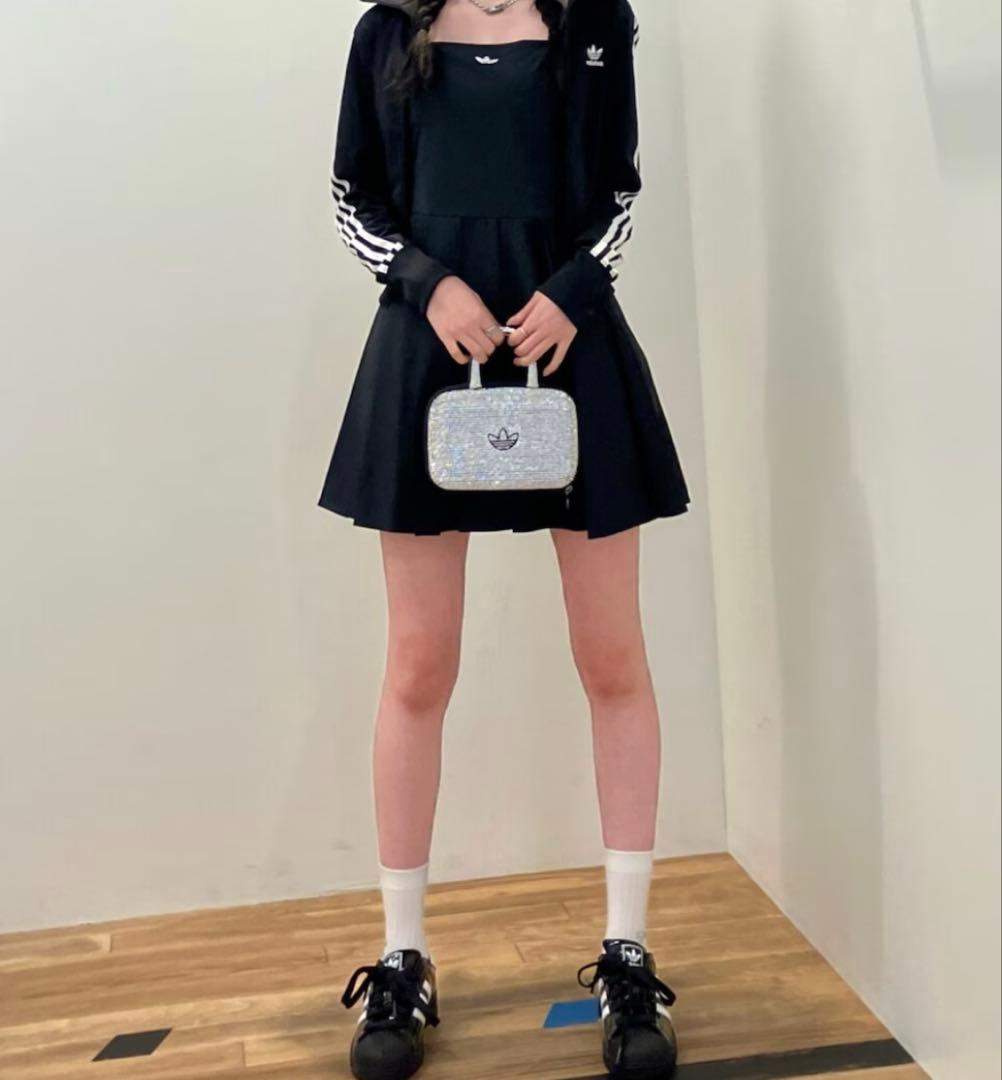 アディダス　adidas ラインストーンクラッチバッグ　完売品