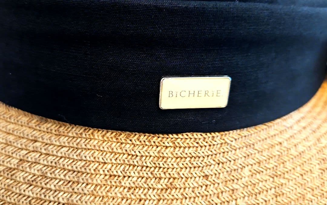 【新品】BICHERIE　ビシェリ　100%遮光　麦わら帽子　ハットリボンつば広